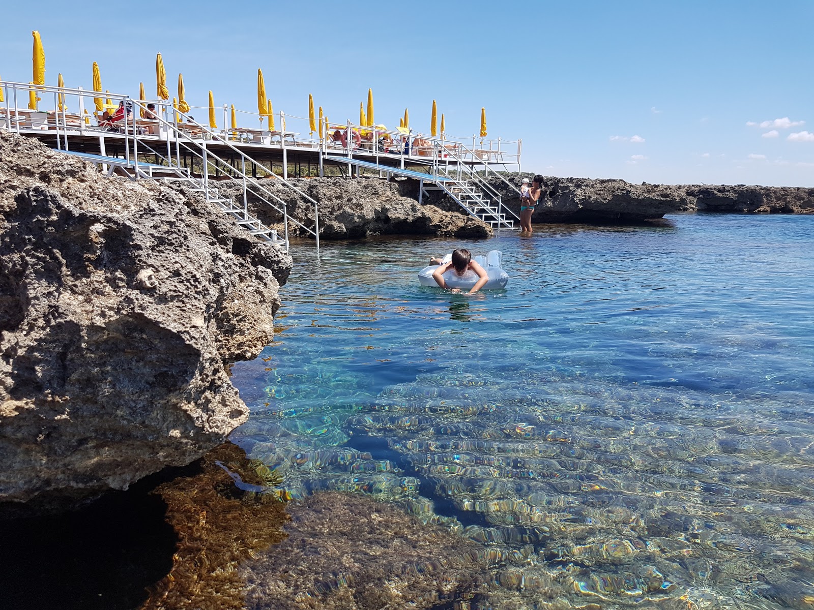 Fotografie cu Spiaggia di Serra Cicora II zonă de stațiune de pe plajă