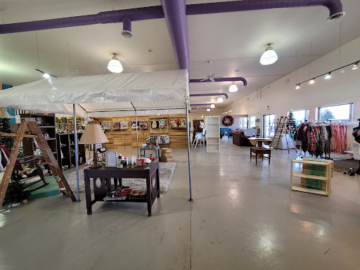 Flippin’ Vintage Boutiques & Thrift