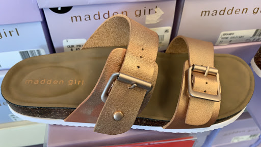 Shoe Store «Shoe Carnival», reviews and photos, 3271 Marketplace Dr, Council Bluffs, IA 51501, USA