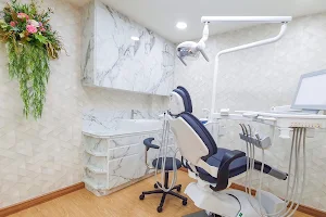 Saphankhwai Skytrain Dental Clinic image