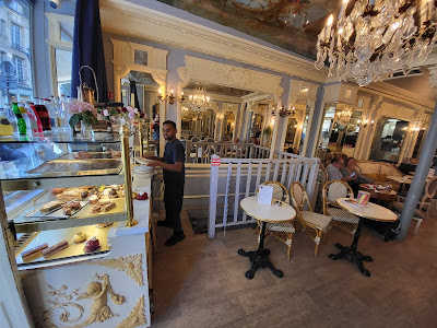 Au Petit Versailles du Marais à Paris