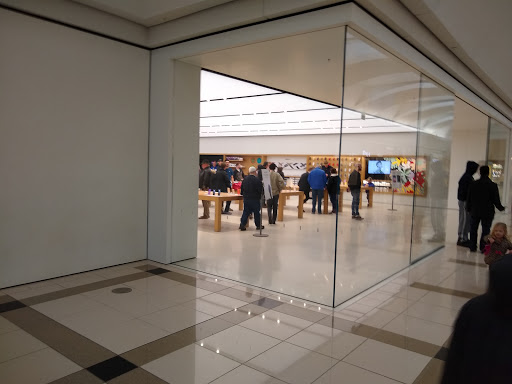 Computer Store «Apple Woodland», reviews and photos, 3195 28th St SE, Grand Rapids, MI 49512, USA