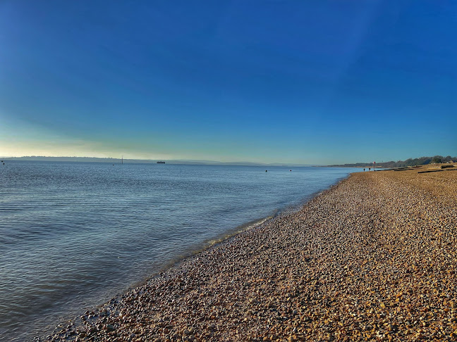 Opinii despre Calshot Beach Car Park în Southampton - Parking garage
