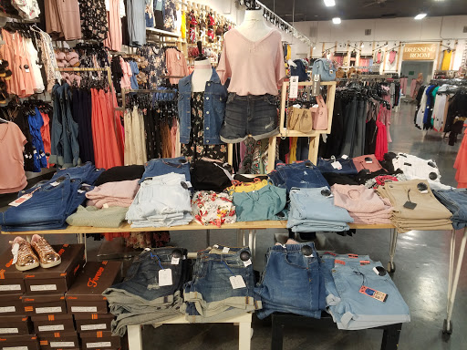 Clothing Store «Fashion Avenue JR/PLUS», reviews and photos, 11018 Rosecrans Ave, Norwalk, CA 90650, USA