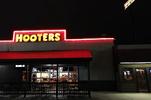 Hooters image