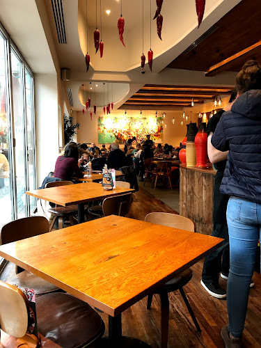 Comments and reviews of Nando's Gloucester Quays