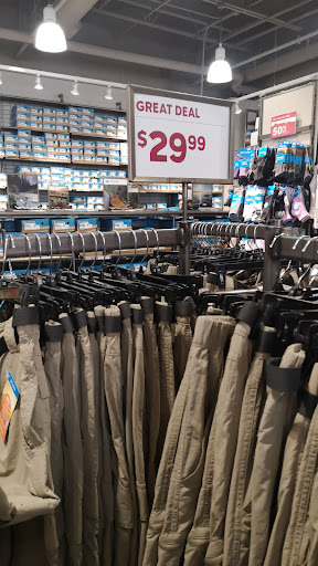 Sportswear Store «Columbia Sportswear Outlet Store at Premium Outlets in Orlando», reviews and photos, 4971 International Dr, Orlando, FL 32819, USA