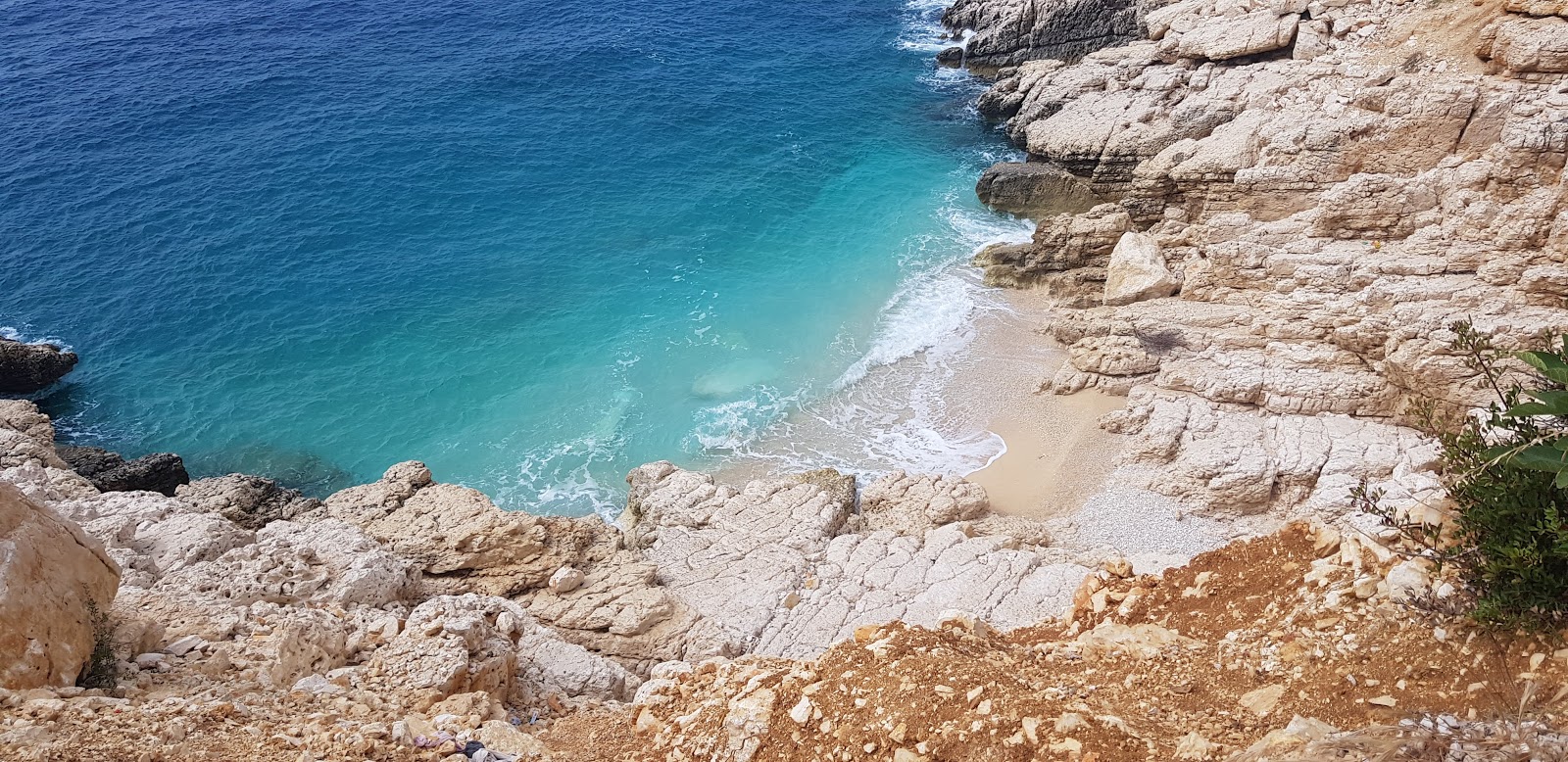 Foto di Small Bay con una superficie del ciottoli bianchi
