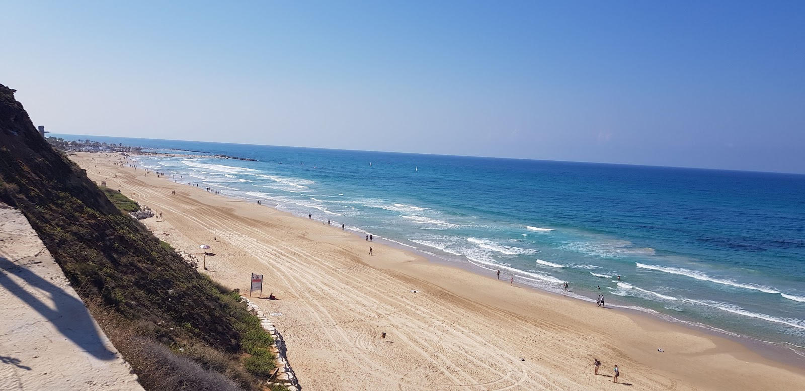 Foto van Tamnoon beach met fijne beige zand oppervlakte