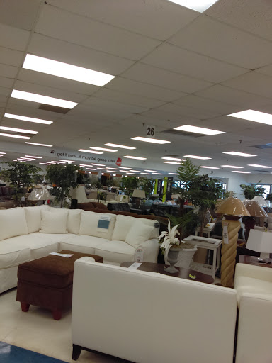 Outlet Store «Rooms To Go Outlet Furniture Store - Hialeah», reviews and photos, 750 W 49th St, Hialeah, FL 33012, USA