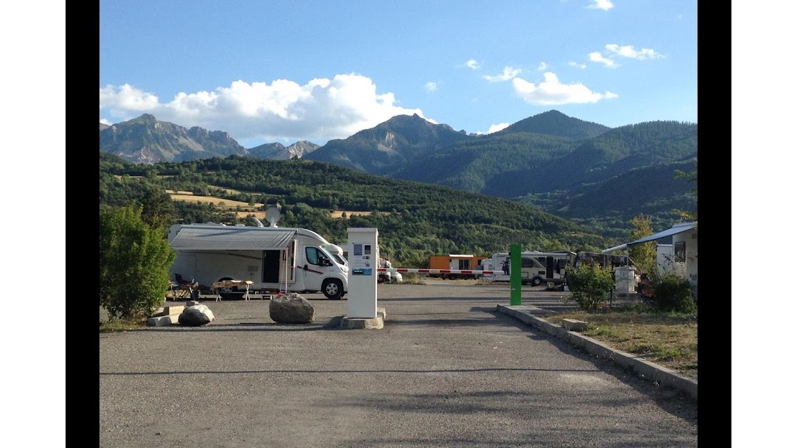Aire Camping-Car Park à Crots (Hautes-Alpes 05)