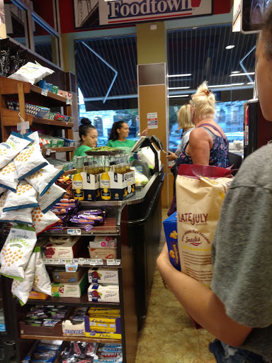 Grocery Store «Foodtown of Williamsburg», reviews and photos, 159 N 3rd St, Brooklyn, NY 11211, USA