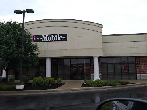 Cell Phone Store «T-Mobile», reviews and photos, 2377 E Main St #100, Plainfield, IN 46168, USA