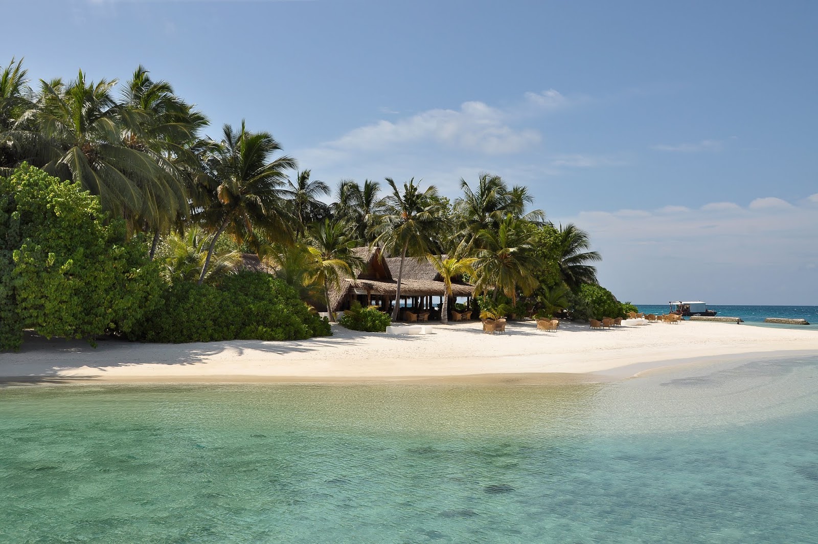 Foto van Kuramathi Resort Island met wit zand oppervlakte