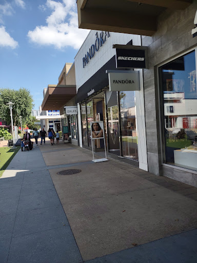 Shopping Mall «Central Plaza Shopping Center», reviews and photos, 2550 Central Park Ave, Yonkers, NY 10710, USA