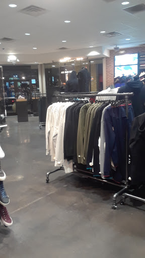 Shoe Store «Foot Locker», reviews and photos, 990 Gulfgate Center Mall, Houston, TX 77087, USA