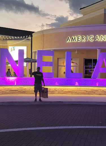 Clothing Store «AEO Factory Store», reviews and photos, 8200 Vineland Ave Suite 101, Orlando, FL 32821, USA