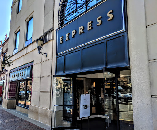 Clothing Store «Express», reviews and photos, 429 Nichols Rd, Kansas City, MO 64112, USA