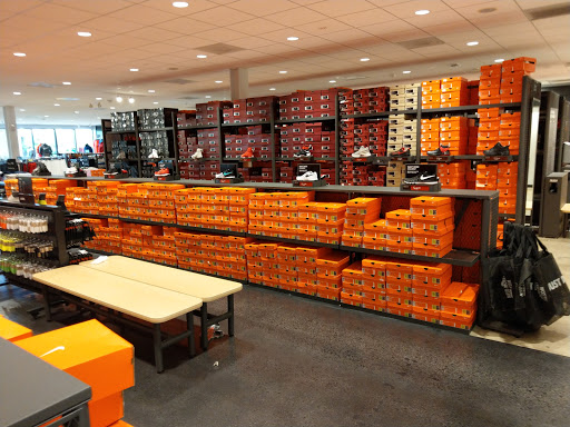 Clothing Store «Nike Factory Store», reviews and photos, 603 Stanley K Tanger Dr, Lancaster, PA 17602, USA