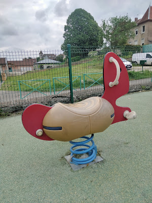 Aire de jeux à Geneuille
