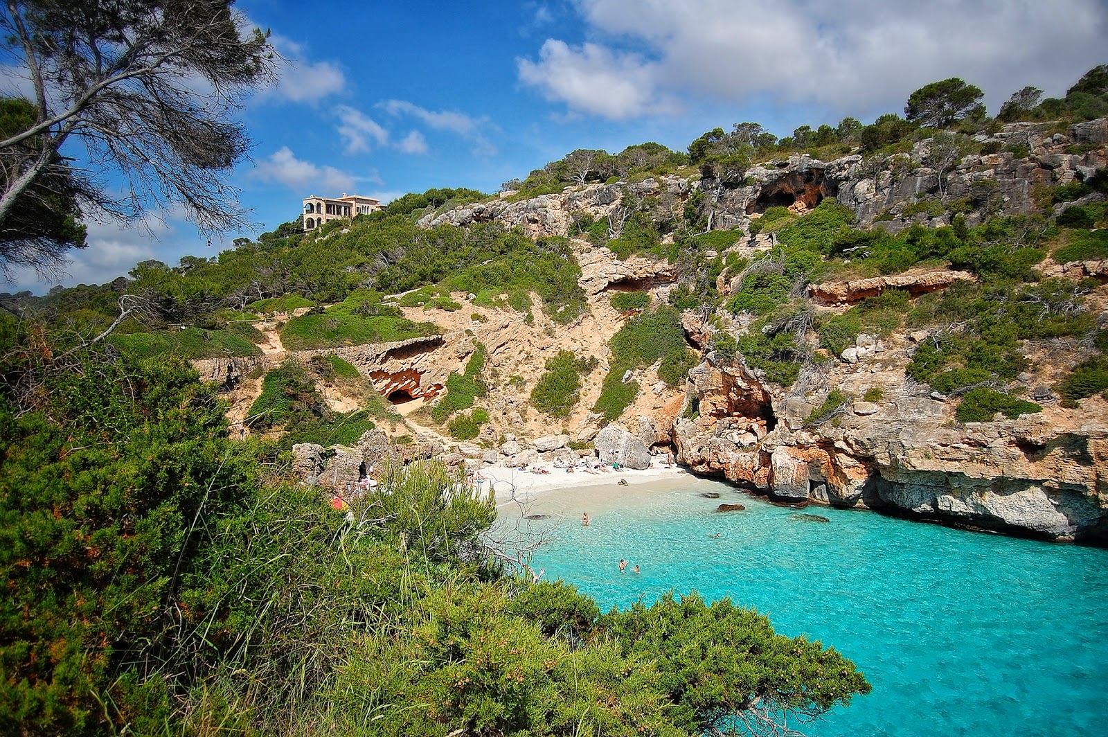 Photo de Plage de Calo del Moro avec petite baie