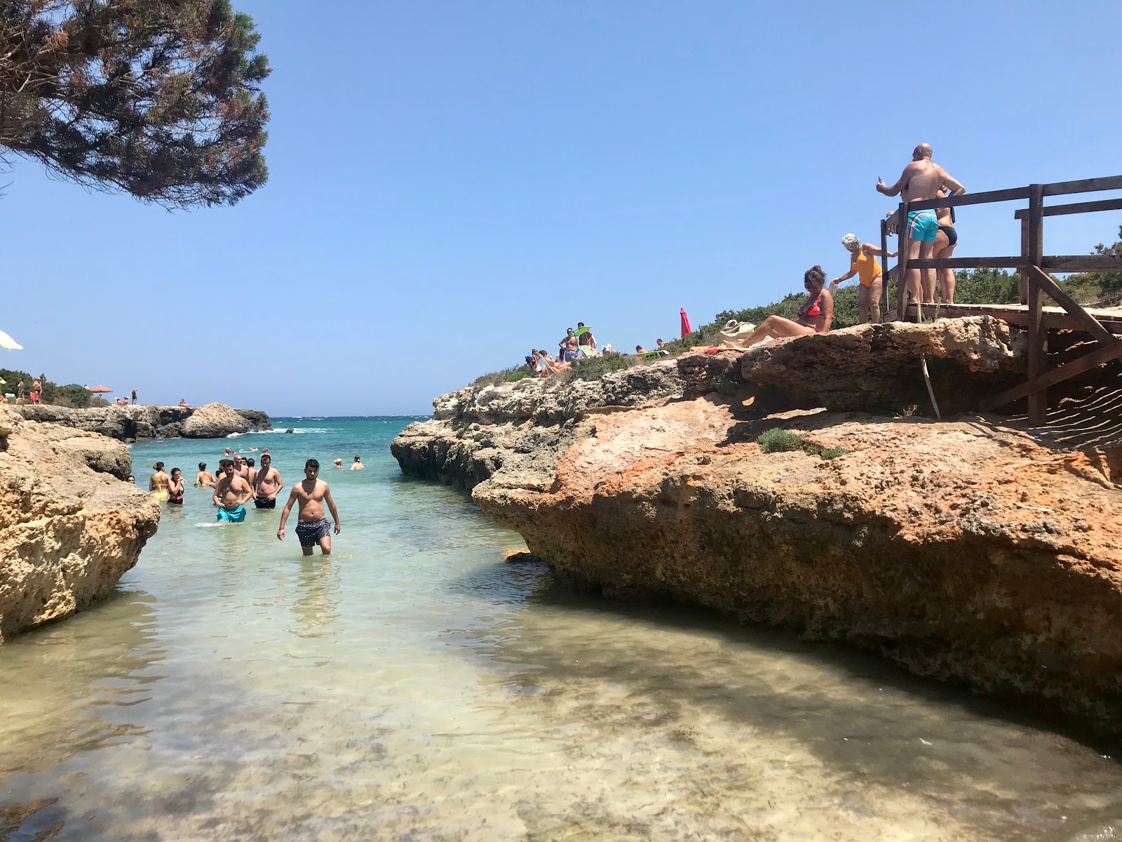 Fotografie cu La Dolce Vita beach cu o suprafață de pietre