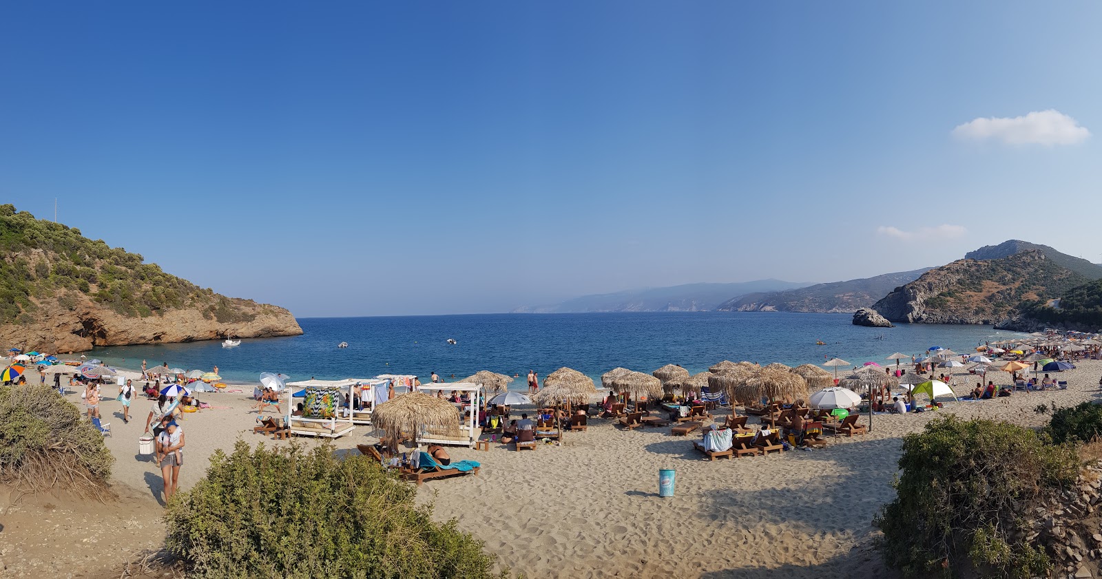 Foto di Limnionas beach ubicato in zona naturale