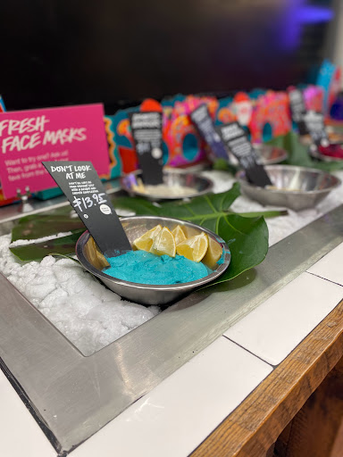 Cosmetics Store «Lush Cosmetics», reviews and photos, 7101 Democracy Blvd, Bethesda, MD 20817, USA