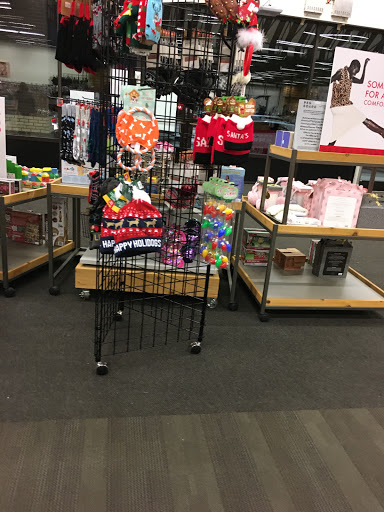 Shoe Store «DSW Designer Shoe Warehouse», reviews and photos, 7616 Farm to Market 1960 Rd W, Houston, TX 77069, USA