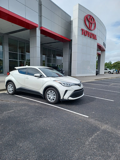Toyota Dealer «Hendrick Toyota of Wilmington», reviews and photos, 5640 Market St, Wilmington, NC 28405, USA