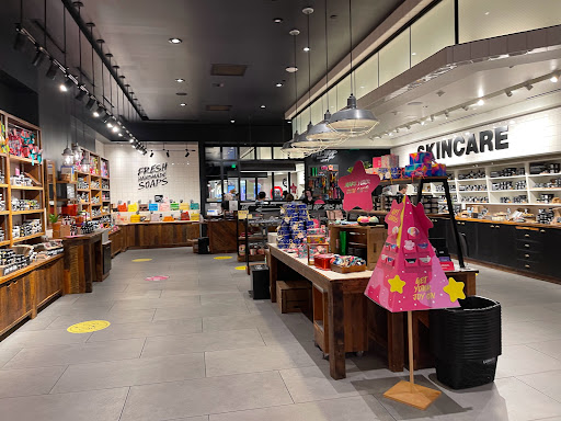 Cosmetics Store «Lush Cosmetics», reviews and photos, 2800 W Big Beaver Rd # 232, Troy, MI 48084, USA