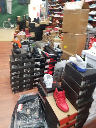 Discount Store «Greenbriar Discount Mall», reviews and photos, 2975 Headland Dr SW, Atlanta, GA 30311, USA