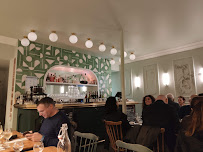 Atmosphère du Restaurant français Bistrot Rougemont à Paris - n°13