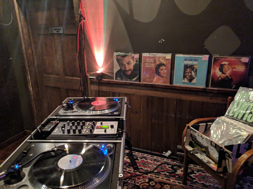 Bar «Crown Liquors», reviews and photos, 2821 N Milwaukee Ave, Chicago, IL 60618, USA