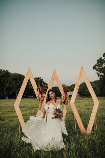 Bridal Shop «The Barefoot Bride», reviews and photos, 4726 Poplar Ave #4, Memphis, TN 38117, USA