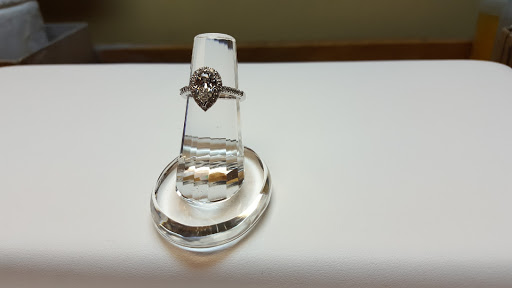 Jewelry Store «Jewelry, Gems & Design Co.», reviews and photos, 9542 W 147th St, Orland Park, IL 60462, USA