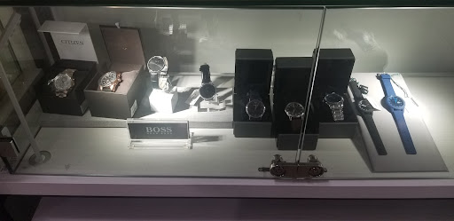 Department Store «Saks OFF 5TH», reviews and photos, 1650 Premium Outlet Blvd #1600, Aurora, IL 60502, USA