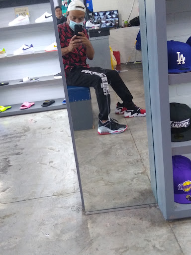 Shoe Store «Shiekh Shoes», reviews and photos, 1900 N Long Beach Blvd, Compton, CA 90221, USA