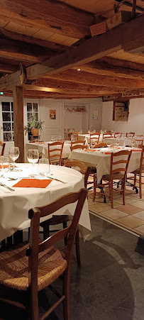 Atmosphère du Restaurant français La Grange Aux Fleurs à Sarran, Champs-sur-Tarentaine à Champs-sur-Tarentaine-Marchal - n°14