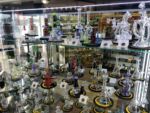 Tobacco Shop «V & K Smoke Shop - Quincy», reviews and photos, 1576 Hancock St, Quincy, MA 02169, USA