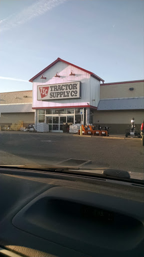 Tractor Supply Co., 151 Tower Rd, New Holland, PA 17557, USA, 