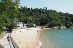 Middle Bay Beach'in fotoğrafı küçük koy ile birlikte