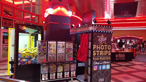 Movie Theater «Regal Cinemas Hollywood 16 & IMAX - Ocala», reviews and photos, 2801 SW 27th Ave, Ocala, FL 34471, USA