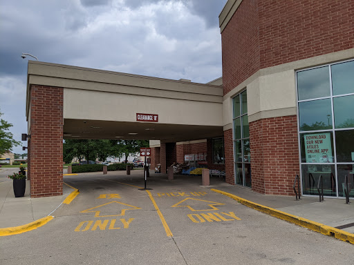 Supermarket «Hy-Vee», reviews and photos, 901 S 4th St, Clinton, IA 52732, USA