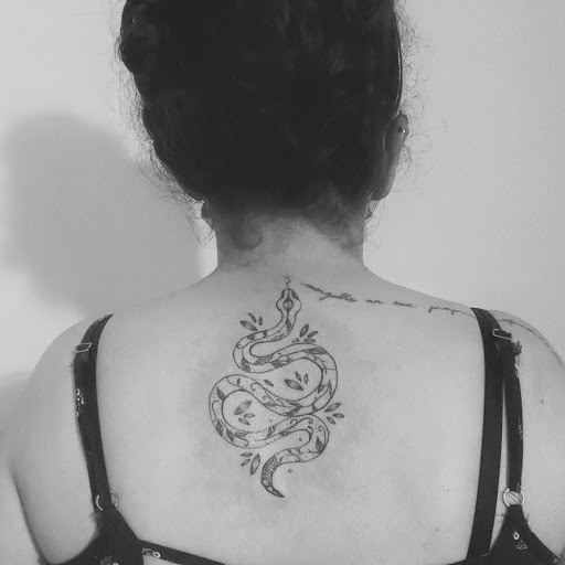 robertovinicius.art Tatuagem Feminina Traço Fino em Bragança Pta