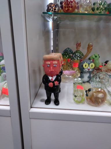 Tobacco Shop «Redz Head Shop», reviews and photos, 1682 N Adair St, Cornelius, OR 97113, USA