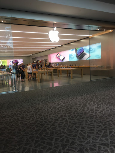 Computer Store «Apple Trumbull», reviews and photos, 5065 Main St, Trumbull, CT 06611, USA