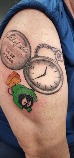 Tattoo Shop «Skull and Rose Tattoo Studio», reviews and photos, 900 E Pulaski Hwy, Elkton, MD 21921, USA