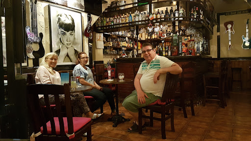 The Claddagh Irish bar - Av. del Lido, 8, 29620 Torremolinos, Málaga