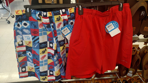 Marine Supply Store «West Marine», reviews and photos, 30060 S River Rd, Harrison Charter Township, MI 48045, USA